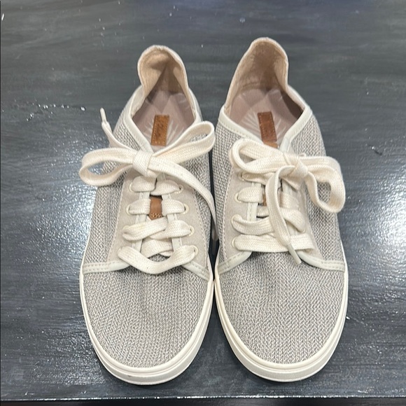 Olukai Gray Lace-Up Sneakers - size 8.5 - Picture 3 of 8